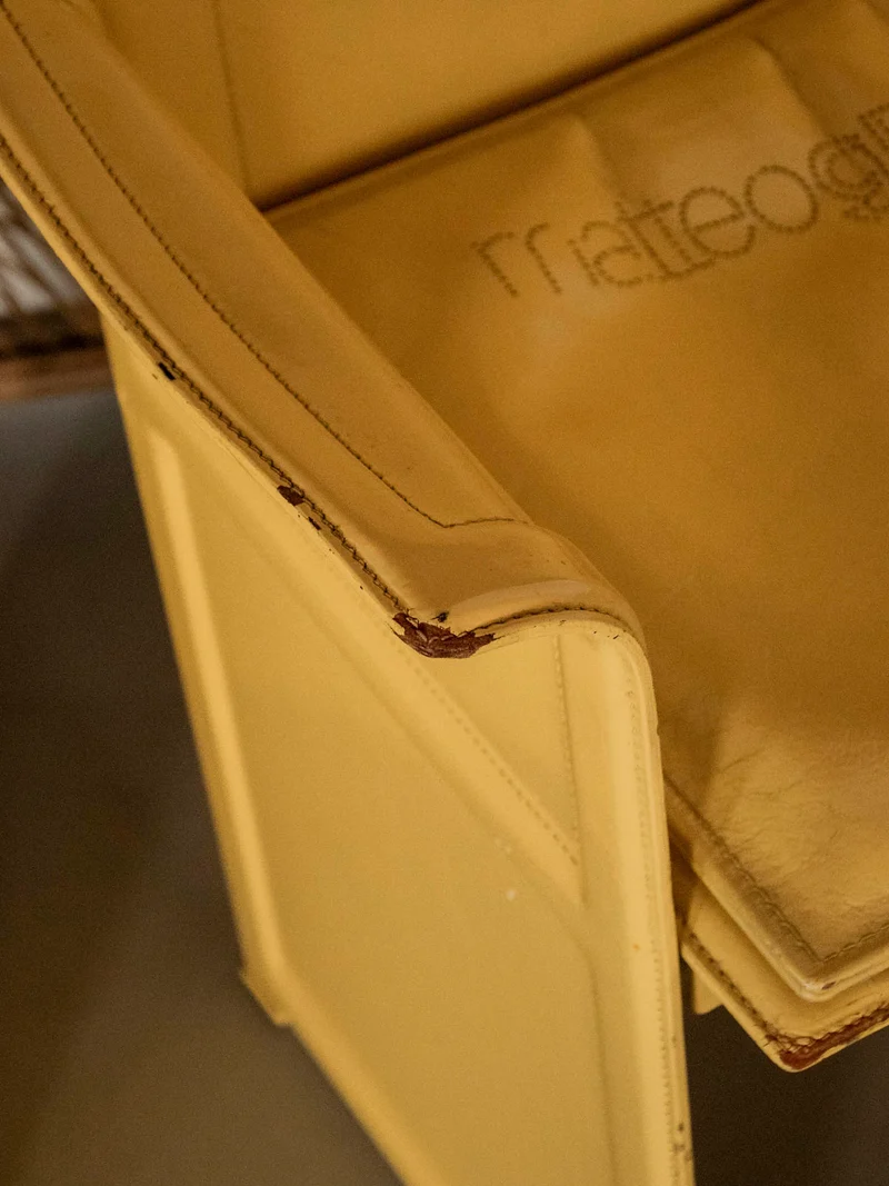 Jakob, la paire de fauteuils en cuir crème N°1241