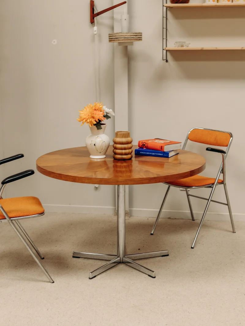 Karla, la table à manger ronde au plateau en bois N°1168