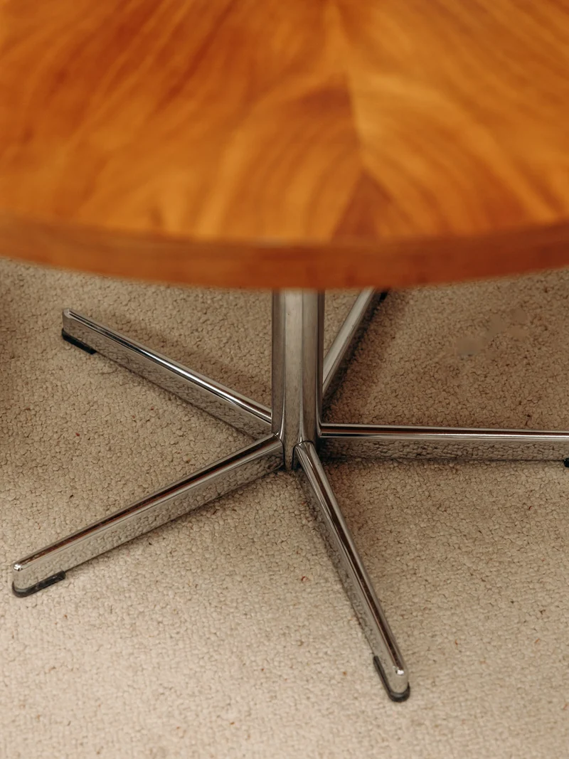 Karla, la table à manger ronde au plateau en bois N°1168