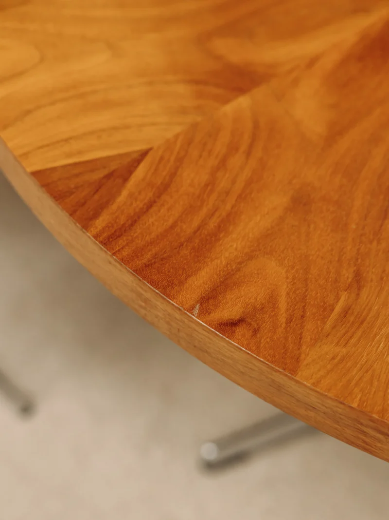 Karla, la table à manger ronde au plateau en bois N°1168