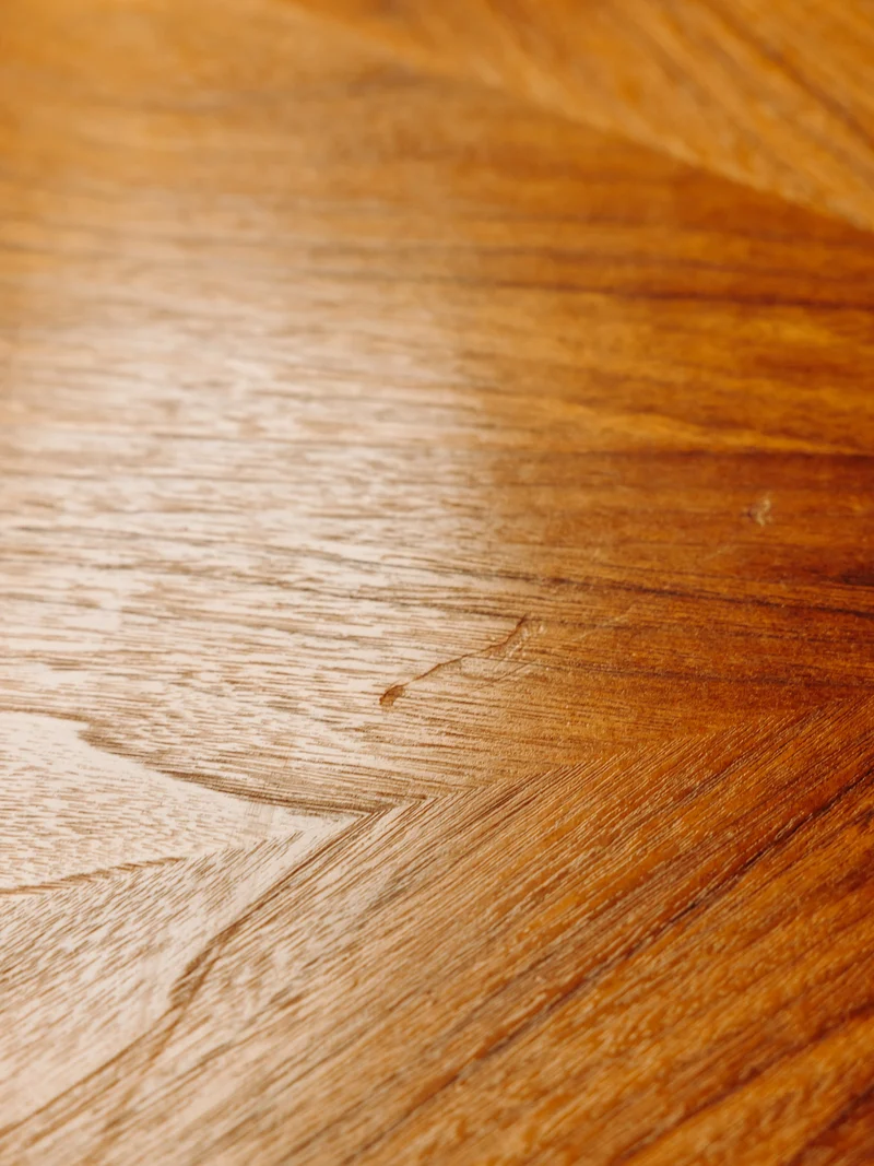 Karla, la table à manger ronde au plateau en bois N°1168