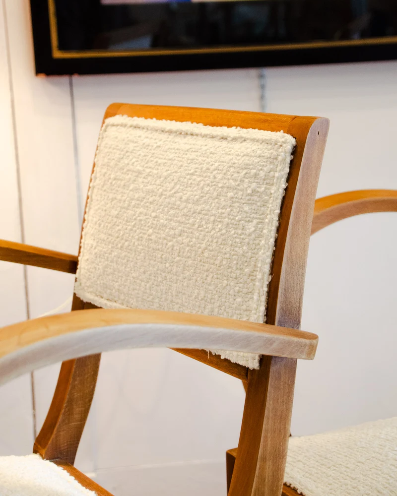 Ernest, la paire de fauteuils en hêtre N°952