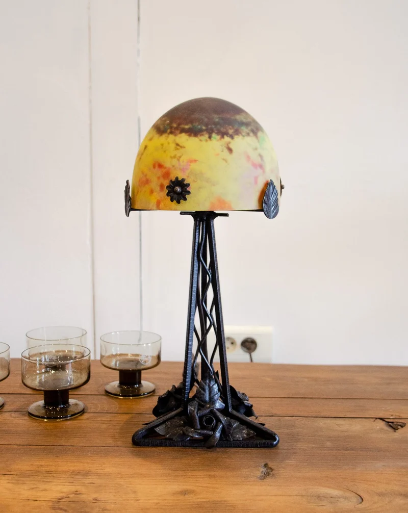 Julia, la lampe Daum en fer forgé et pâte de verre N°930
