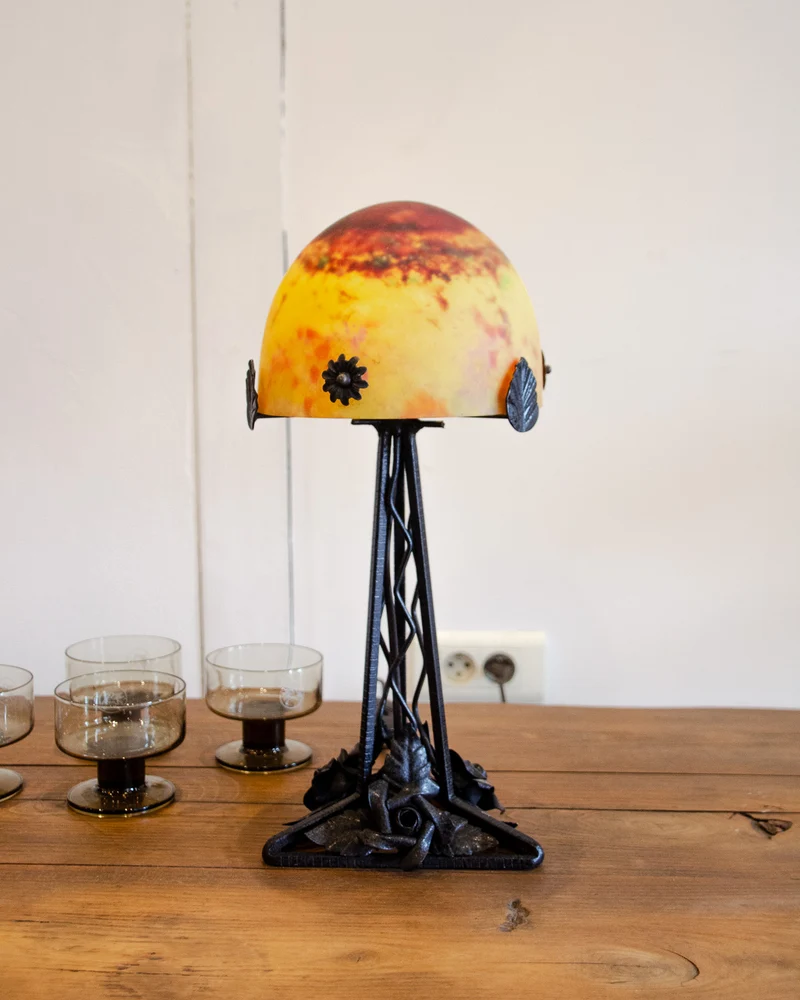 Julia, la lampe Daum en fer forgé et pâte de verre N°930
