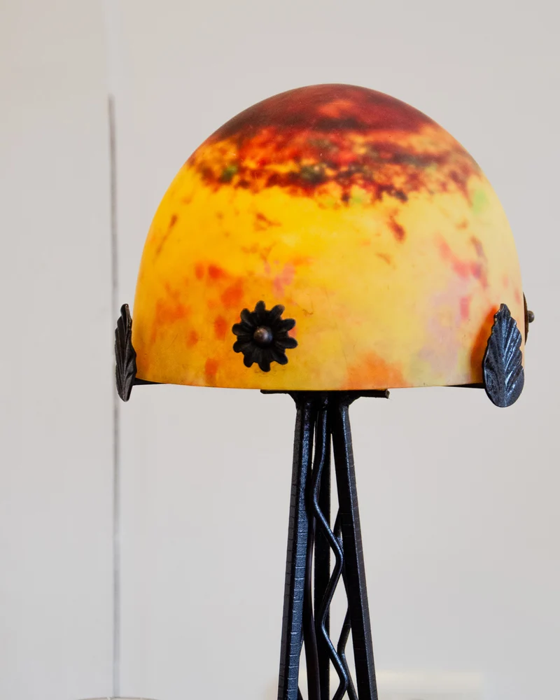 Julia, la lampe Daum en fer forgé et pâte de verre N°930