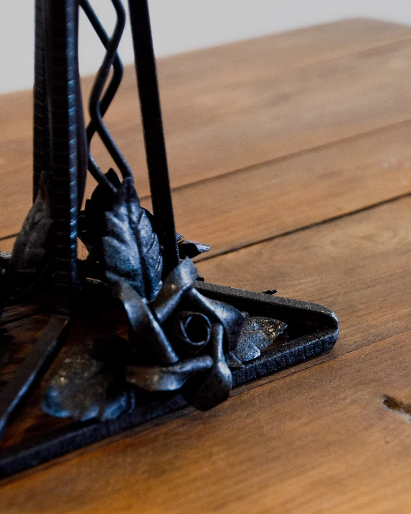 Julia, la lampe Daum en fer forgé et pâte de verre N°930