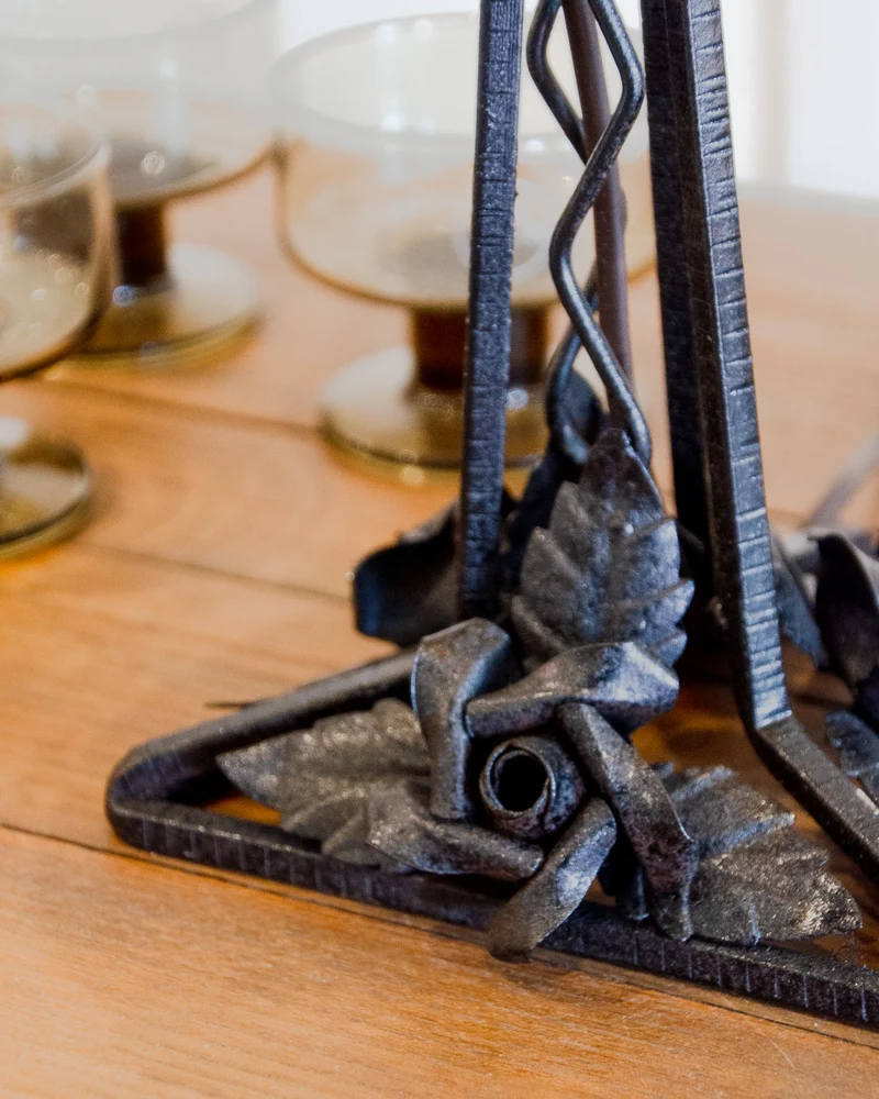 Julia, la lampe Daum en fer forgé et pâte de verre N°930