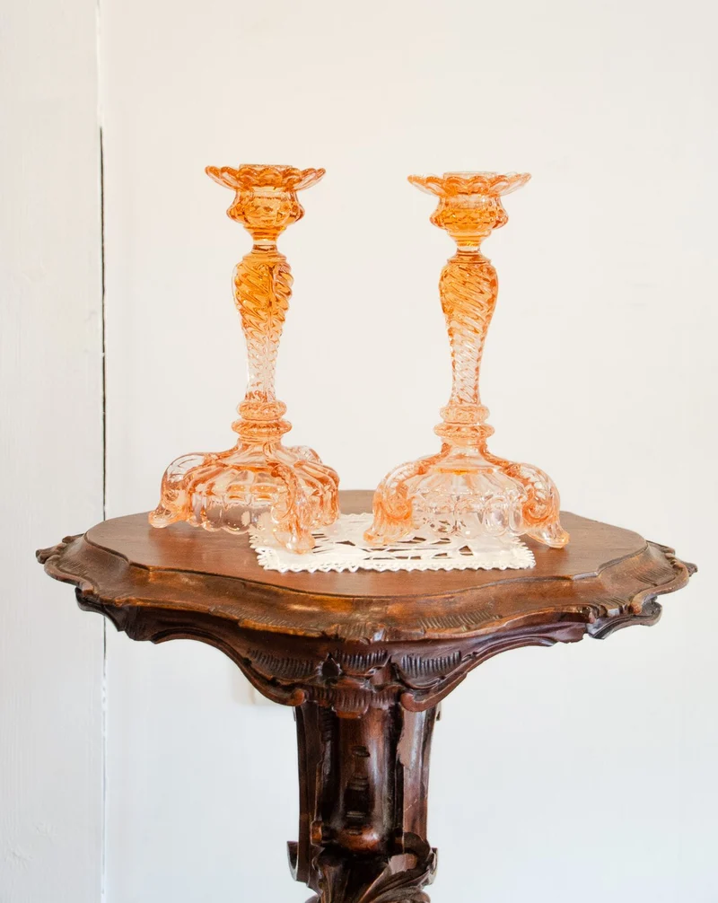 Alix, la paire de bougeoirs rose N°1010