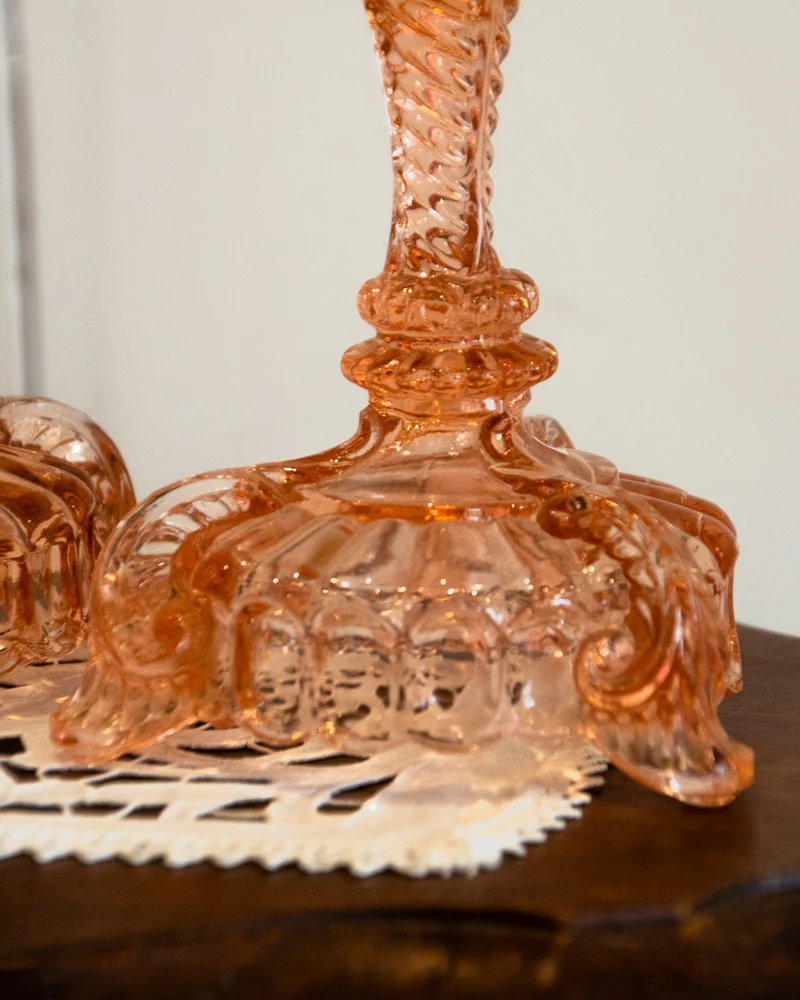 Alix, la paire de bougeoirs rose N°1010