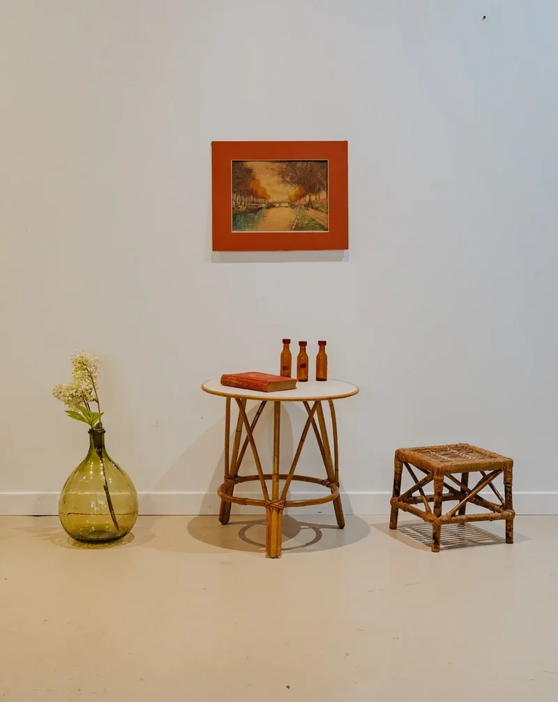Francine, la table d'appoint en rotin N°917