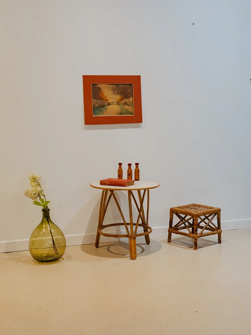 Francine, la table d'appoint en rotin N°917