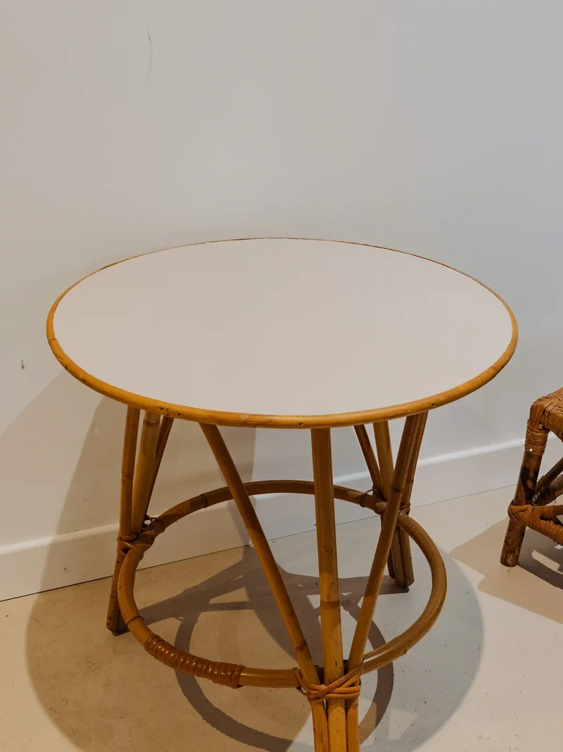 Francine, la table d'appoint en rotin N°917