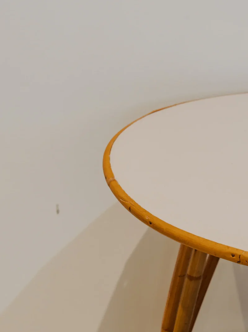 Francine, la table d'appoint en rotin N°917