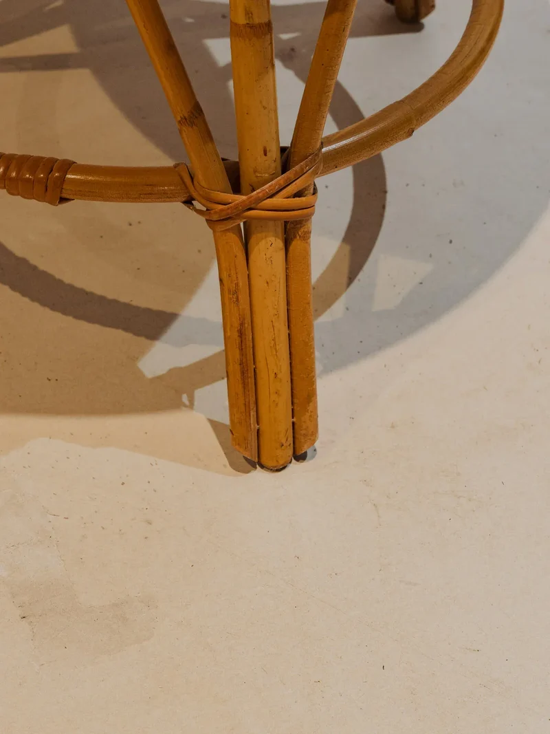 Francine, la table d'appoint en rotin N°917