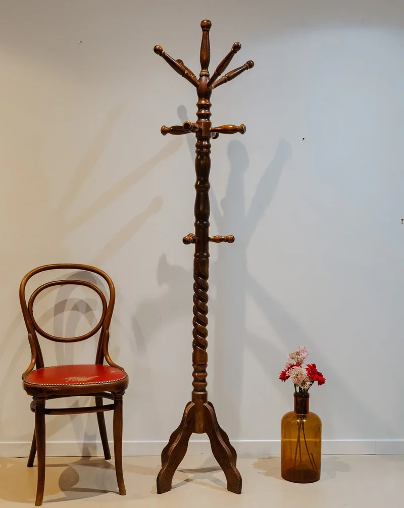 Max, le porte-manteau en bois N°318