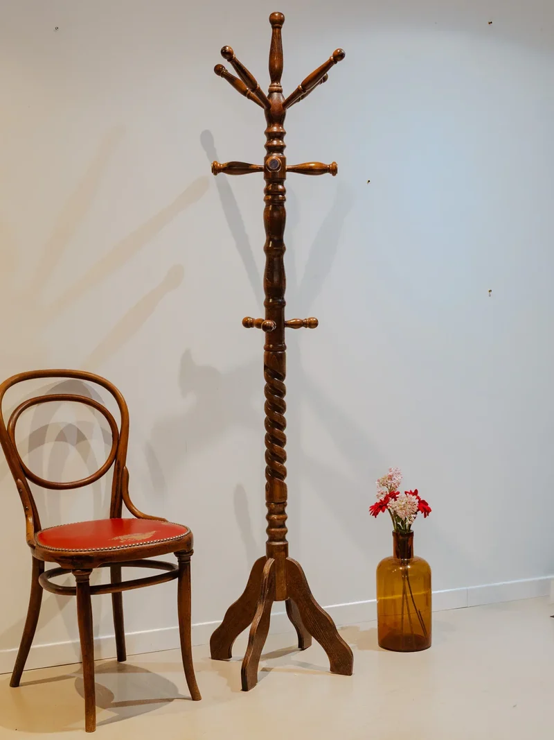 Max, le porte-manteau en bois N°318