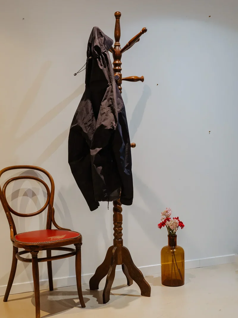 Max, le porte-manteau en bois N°318