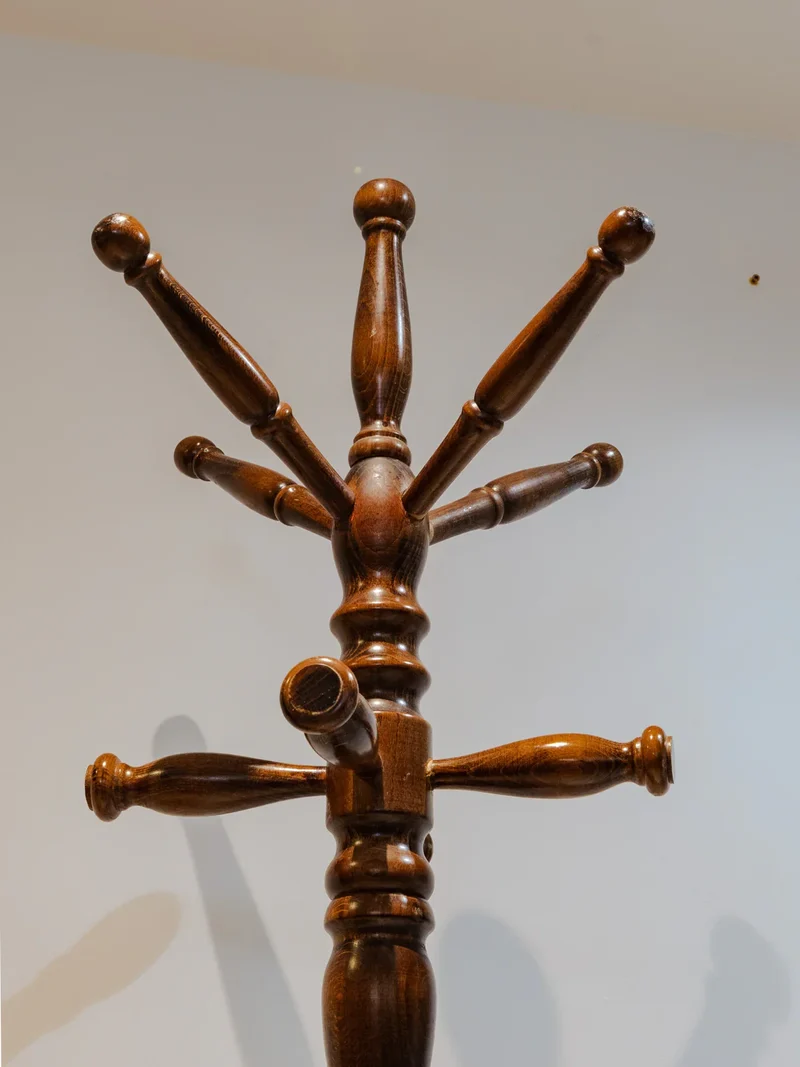 Max, le porte-manteau en bois N°318