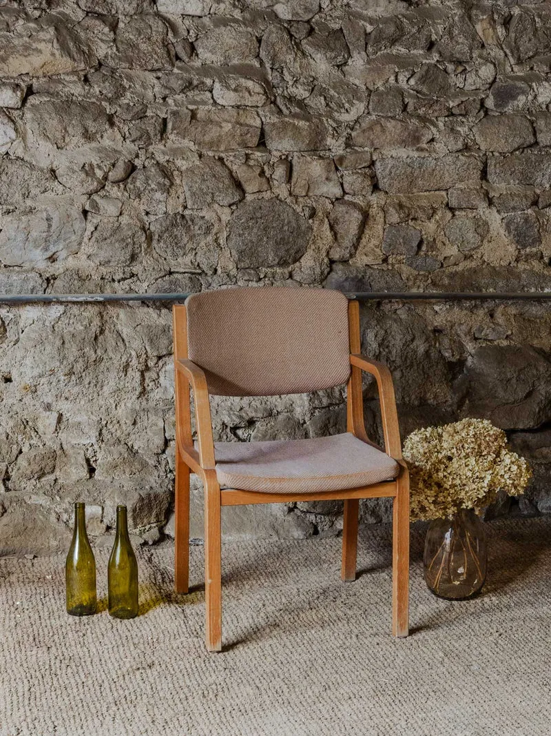 Ernest, le fauteuil en bois et tissu beige N°953