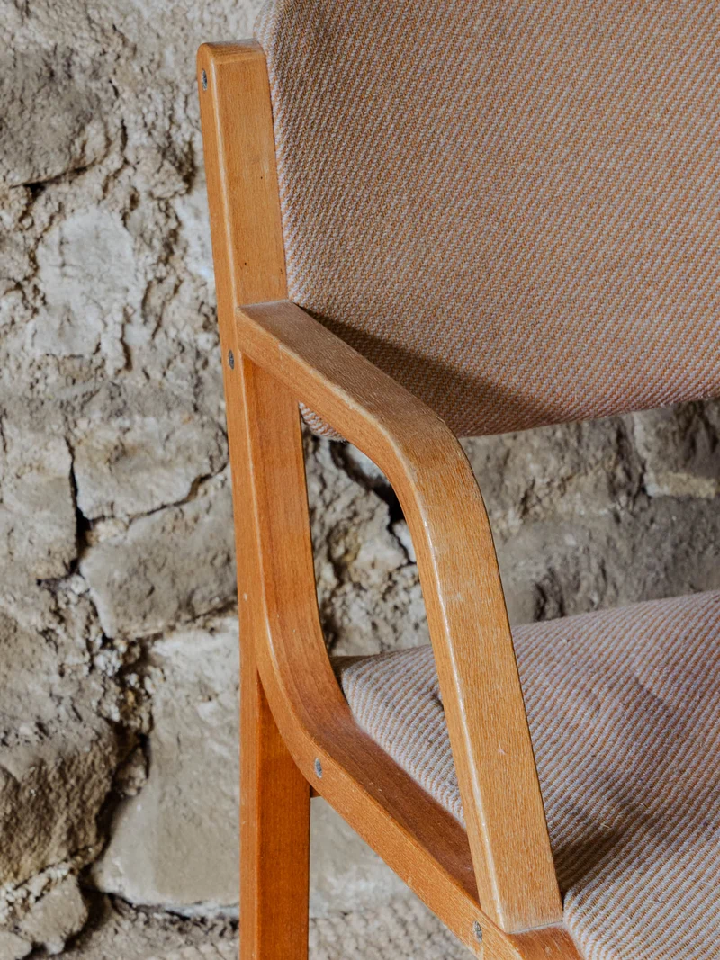 Ernest, le fauteuil en bois et tissu beige N°953