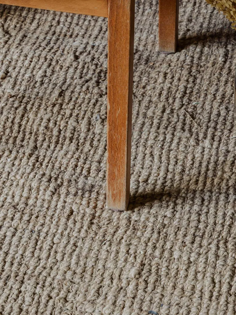 Ernest, le fauteuil en bois et tissu beige N°953