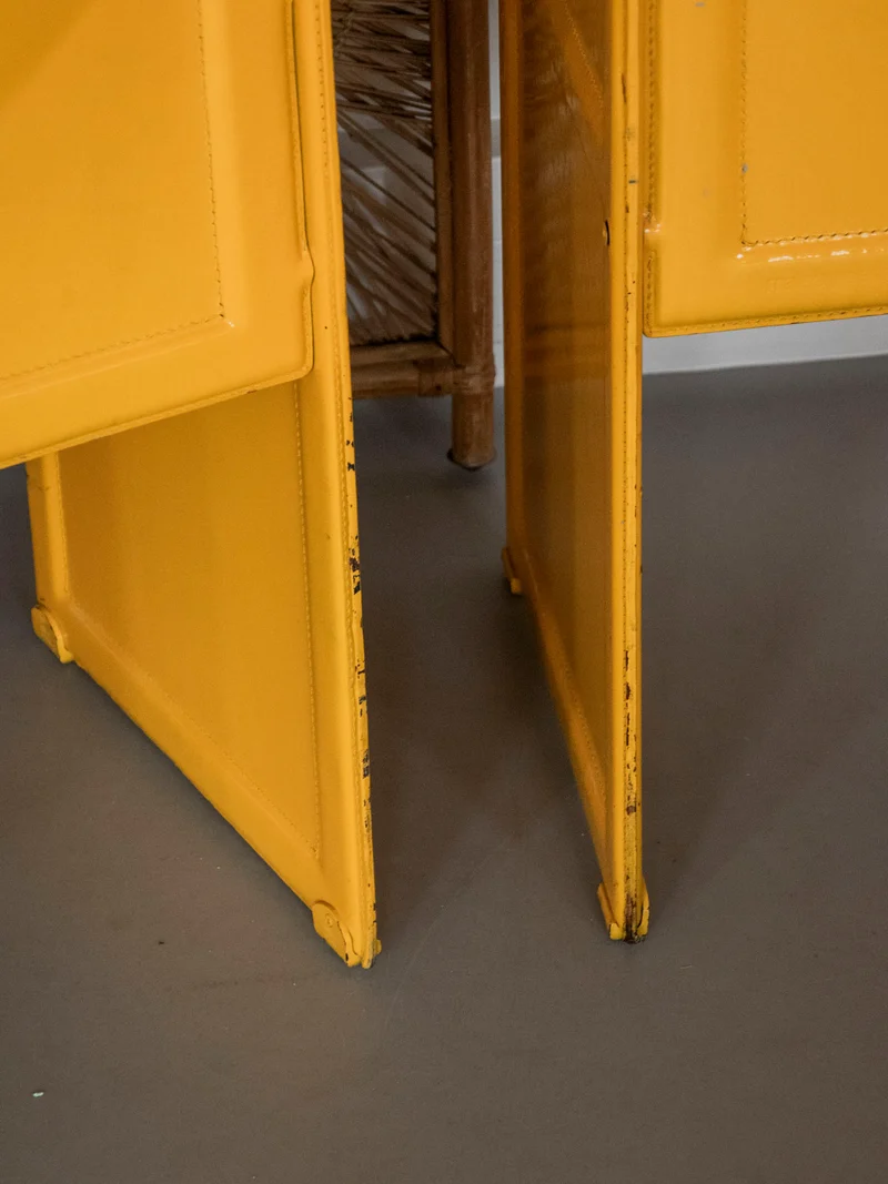 Jakob, la paire de fauteuils jaunes vernies N°1267