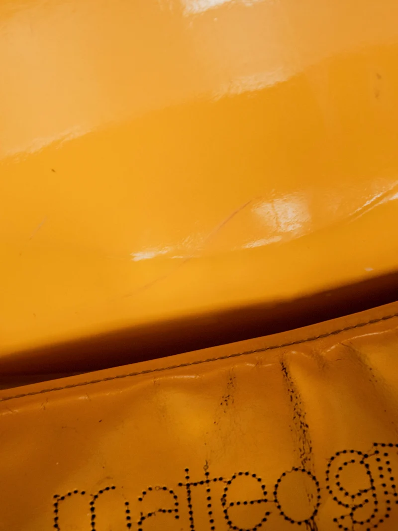 Jakob, la paire de fauteuils jaunes vernies N°1267