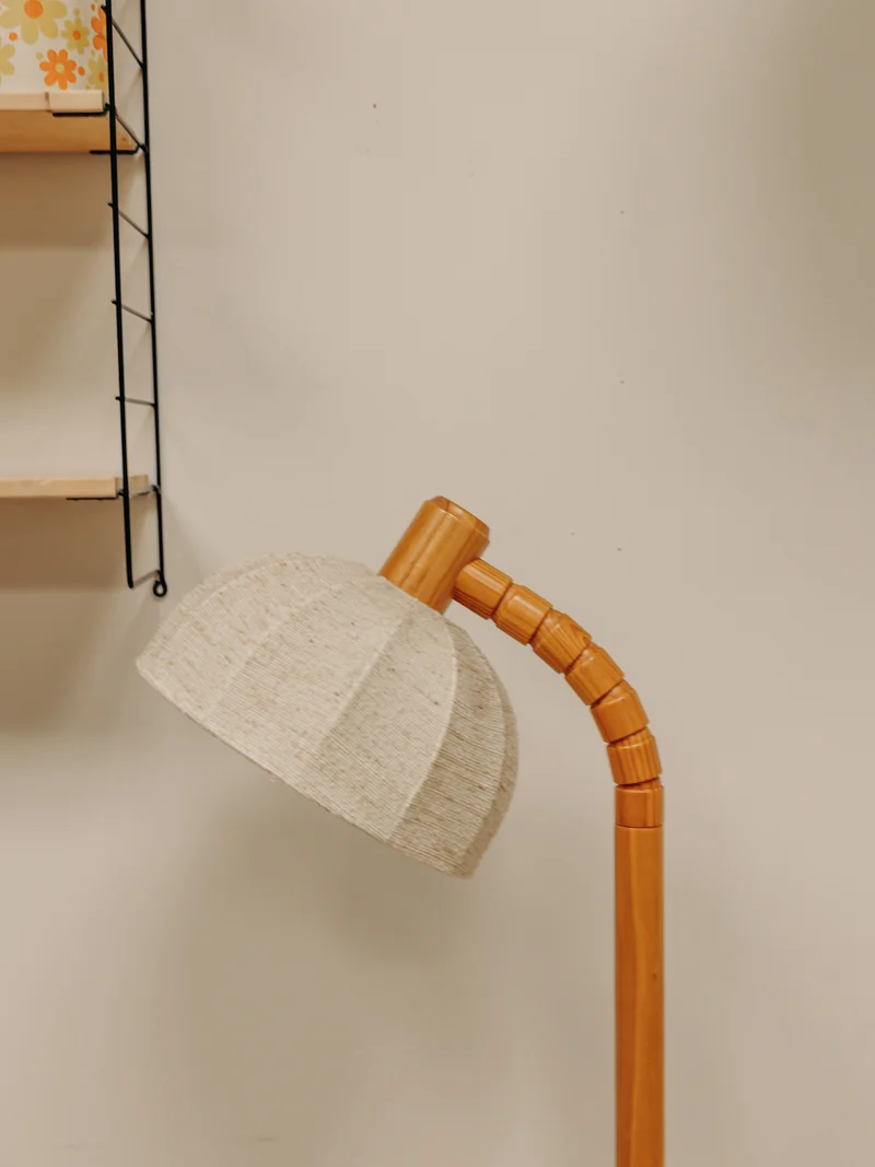 Julien, le lampadaire en bois et toile N°377