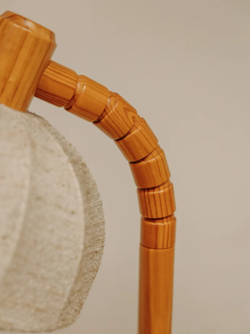 Julien, le lampadaire en bois et toile N°377