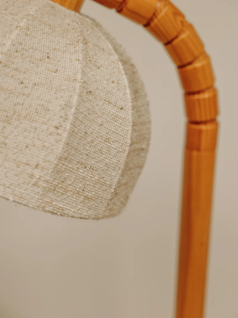 Julien, le lampadaire en bois et toile N°377