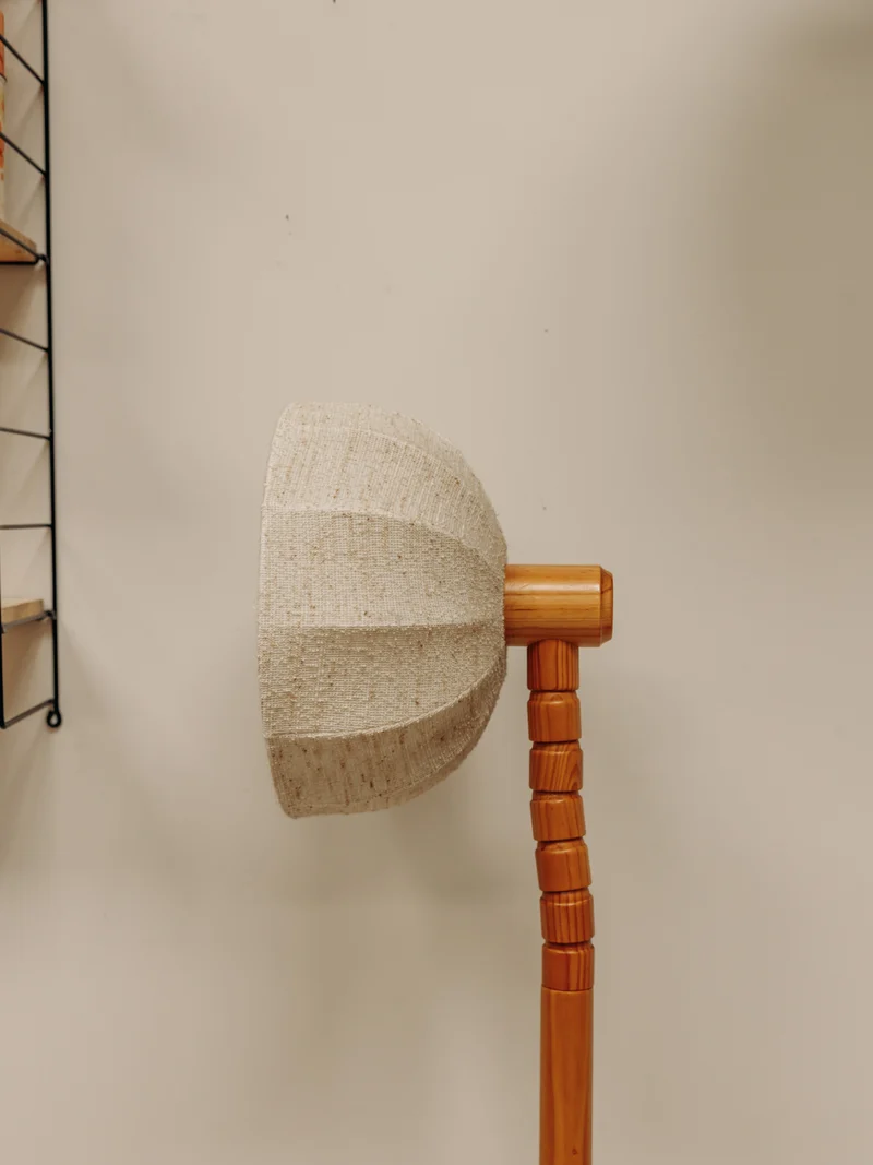 Julien, le lampadaire en bois et toile N°377