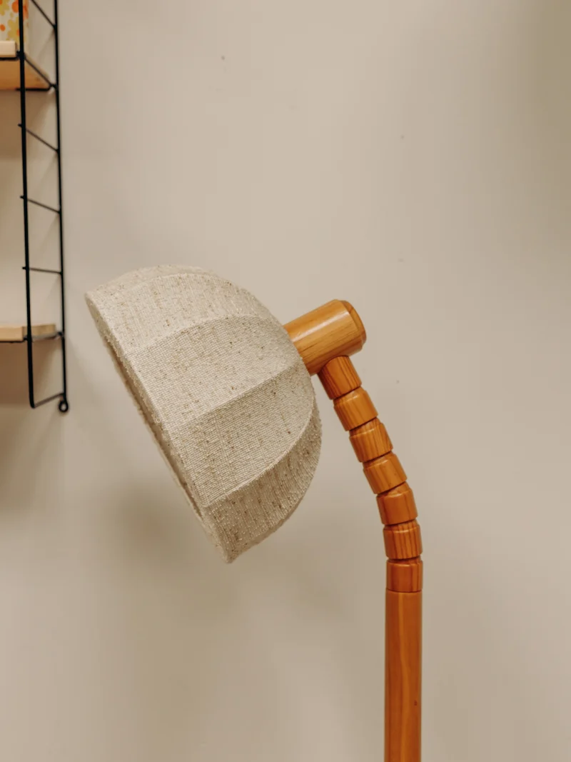 Julien, le lampadaire en bois et toile N°377