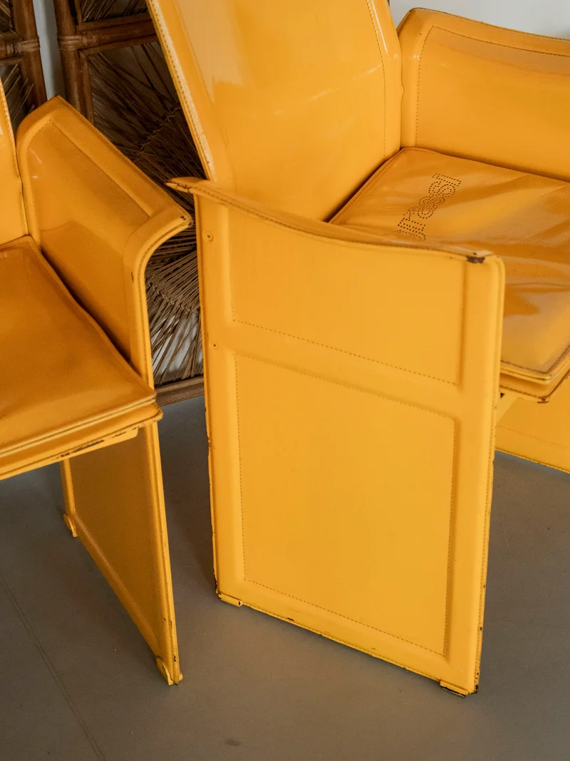 Jakob, la paire de fauteuils en cuir jaune N°1240
