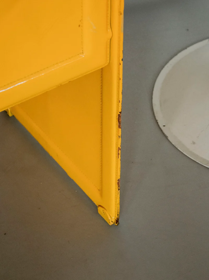 Jakob, la paire de fauteuils en cuir jaune N°1240