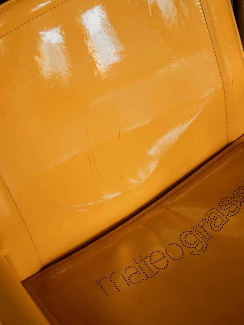 Jakob, la paire de fauteuils en cuir jaune N°1240