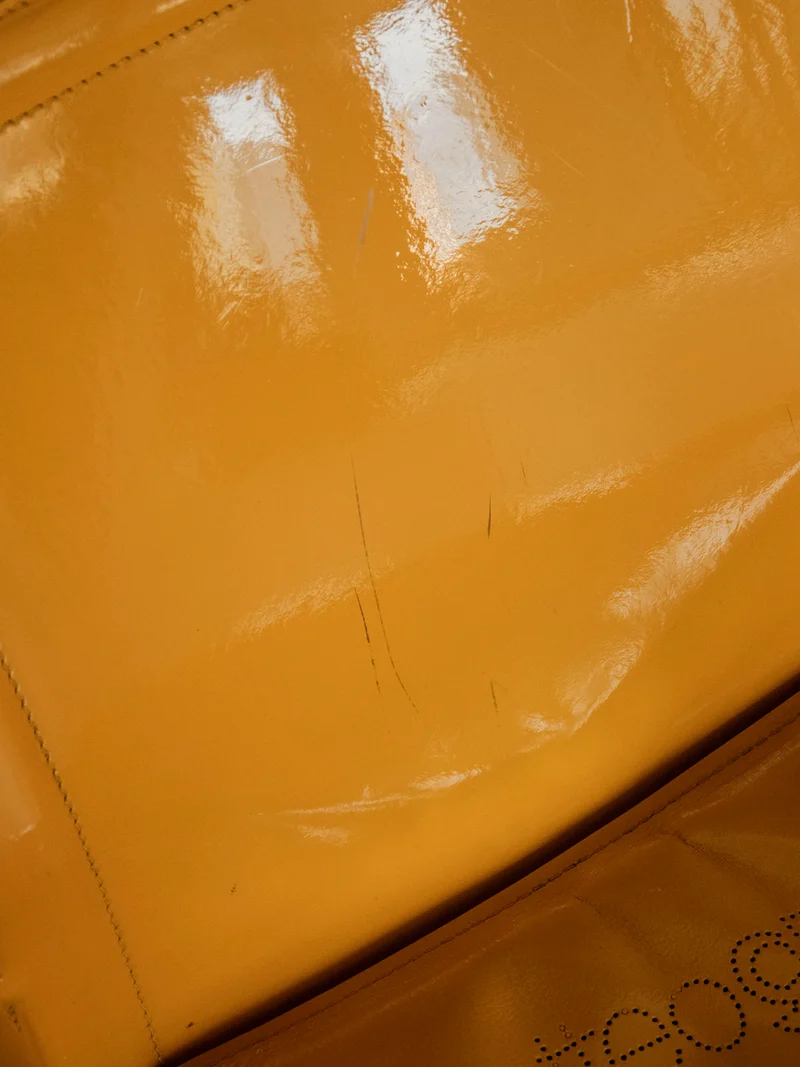 Jakob, la paire de fauteuils en cuir jaune N°1240