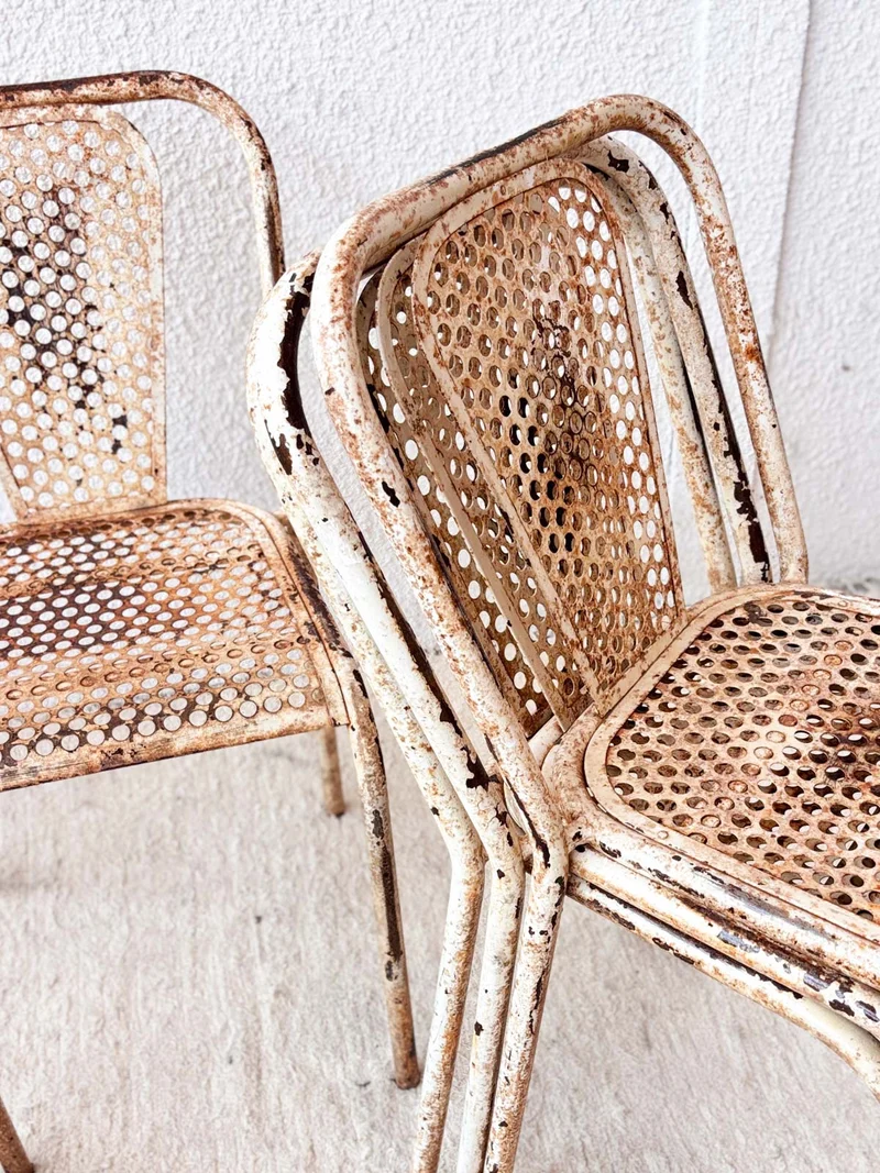 Claude, le lot de 4 chaises en métal N°722