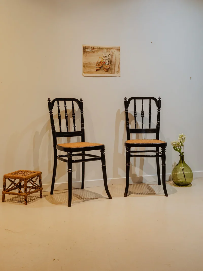 Claude, la paire de chaises en bois noir N°1219