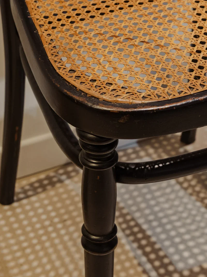 Claude, la paire de chaises en bois noir N°1219