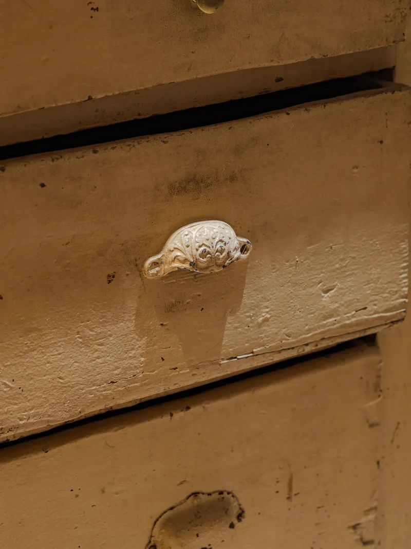 Fernand, le meuble de métier en bois beige N°339