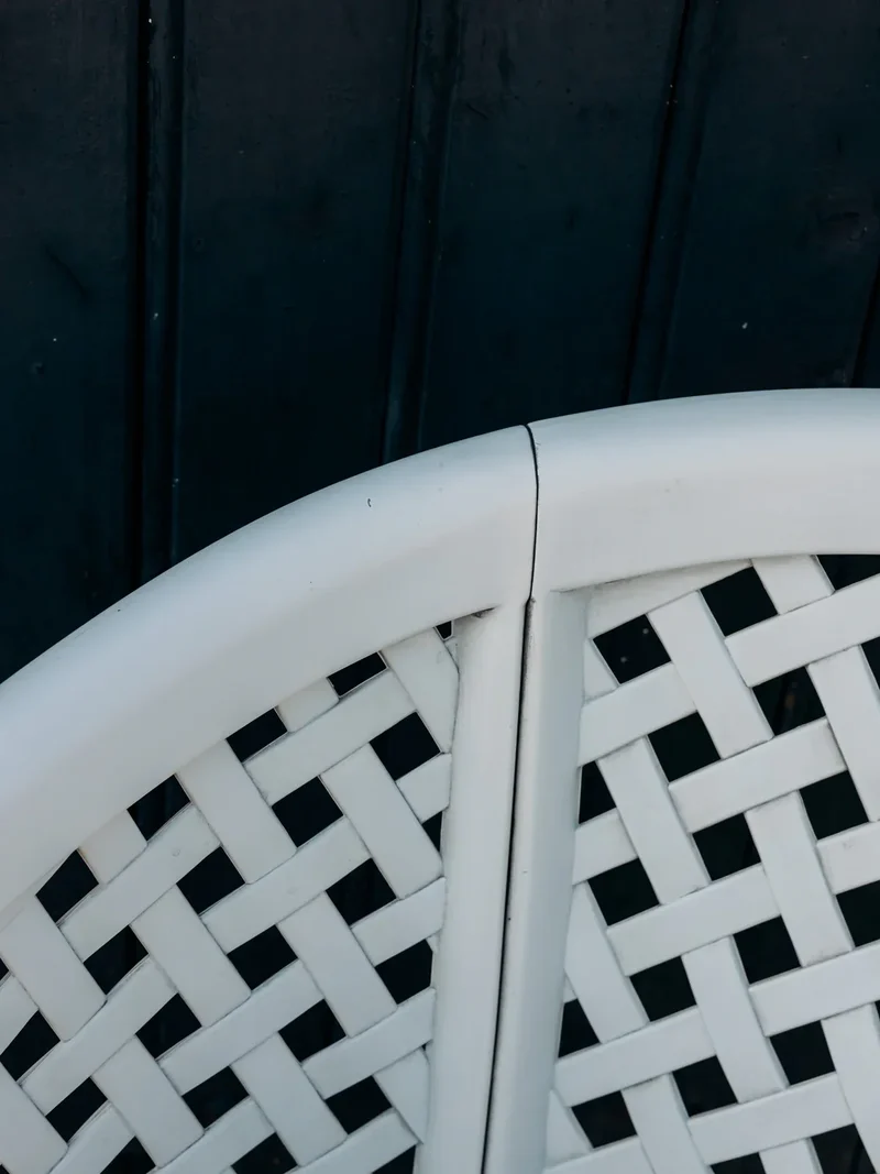 Jakob, le fauteuil en plastique tressé N°1209