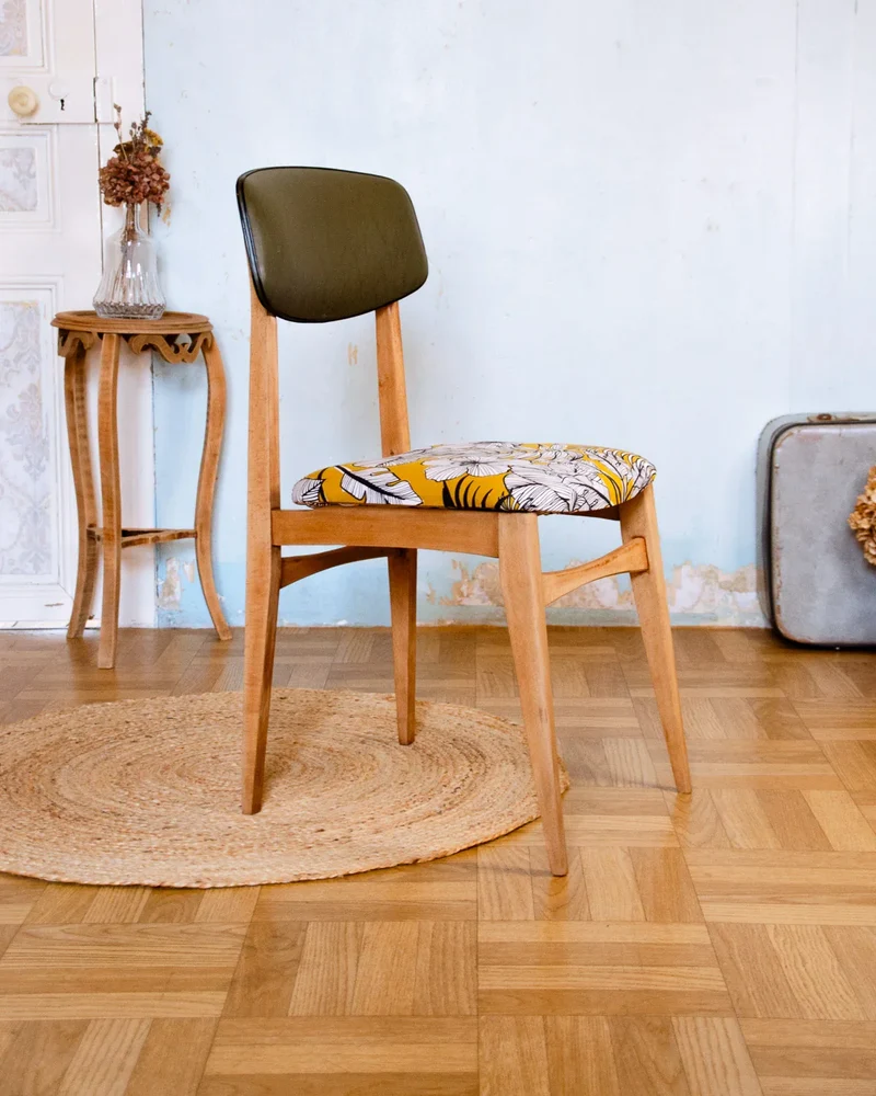 Claude, la chaise en bois et simili cuir N°1202