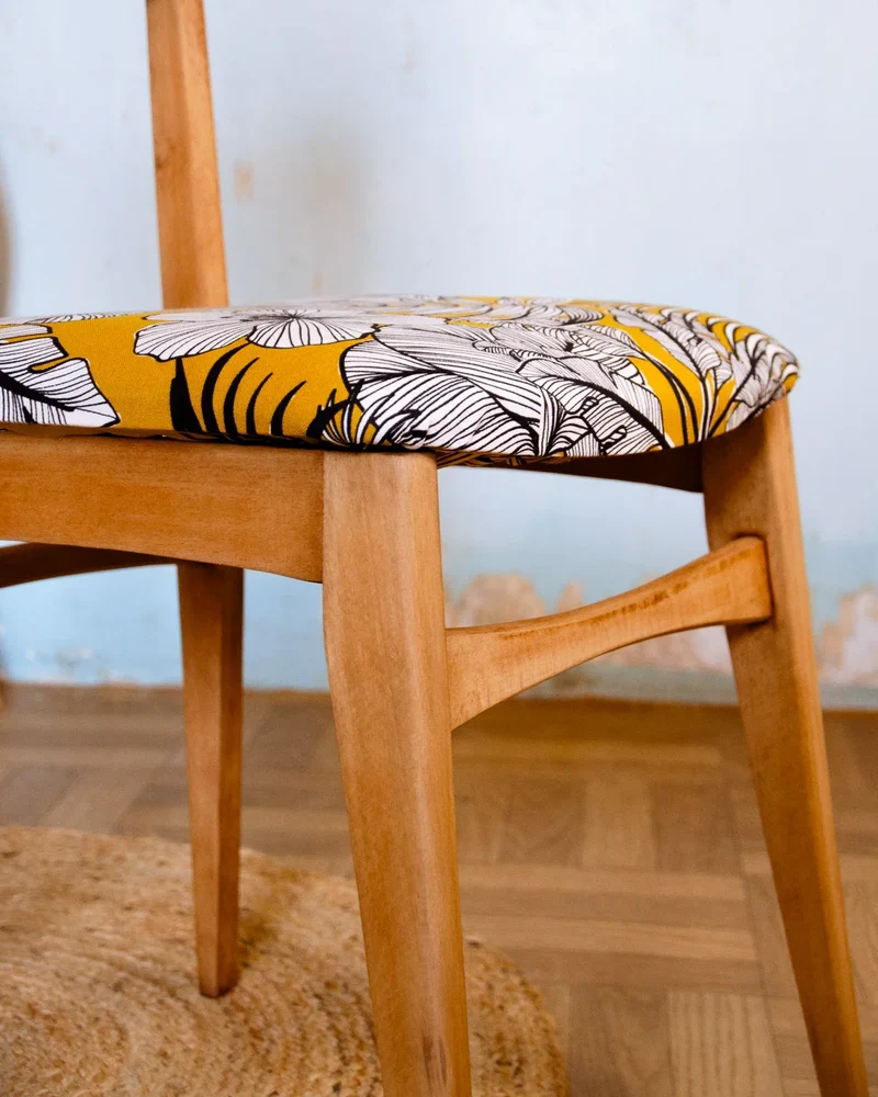 Claude, la chaise en bois et simili cuir N°1202