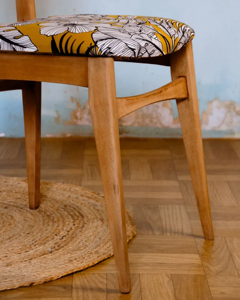 Claude, la chaise en bois et simili cuir N°1202