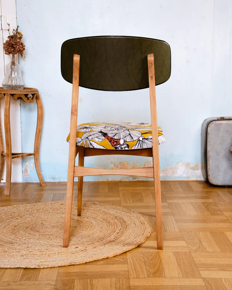 Claude, la chaise en bois et simili cuir N°1202