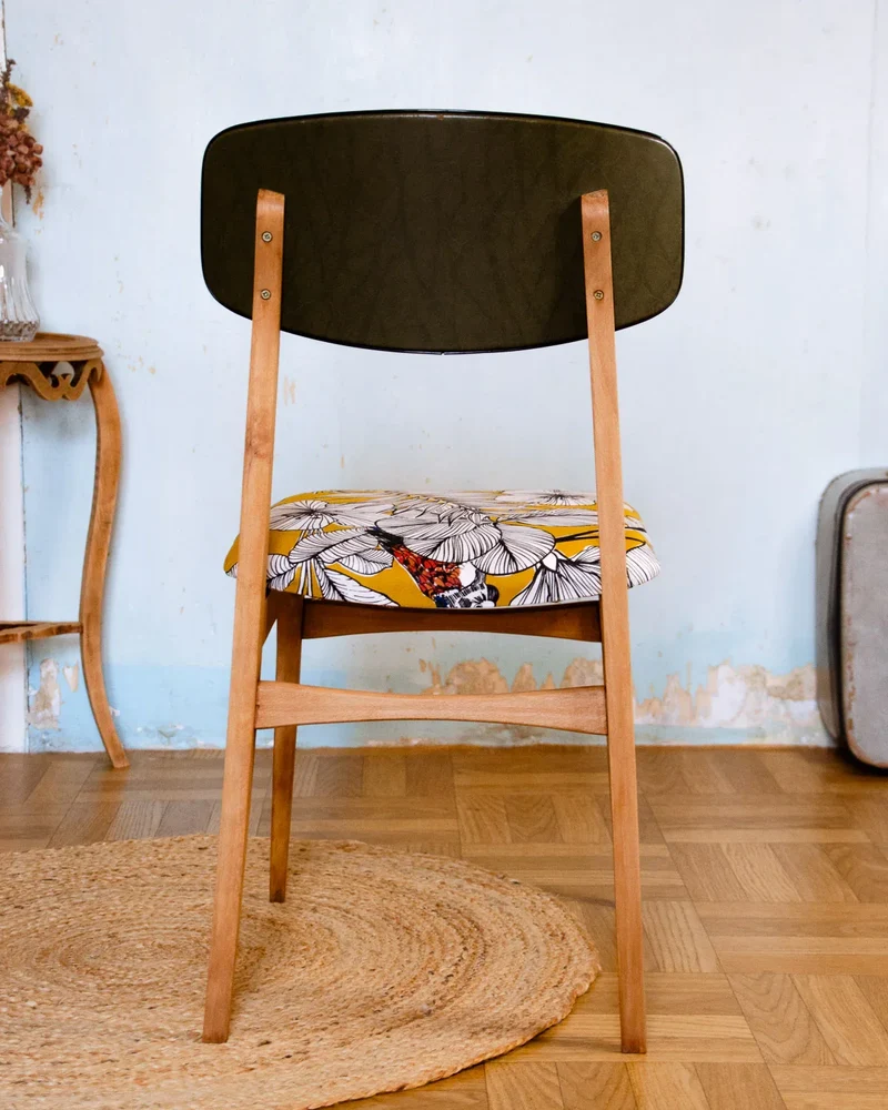 Claude, la chaise en bois et simili cuir N°1202