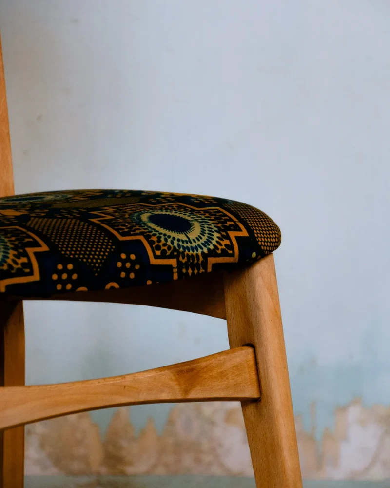 Claude, la chaise en bois et simili cuir N°1201