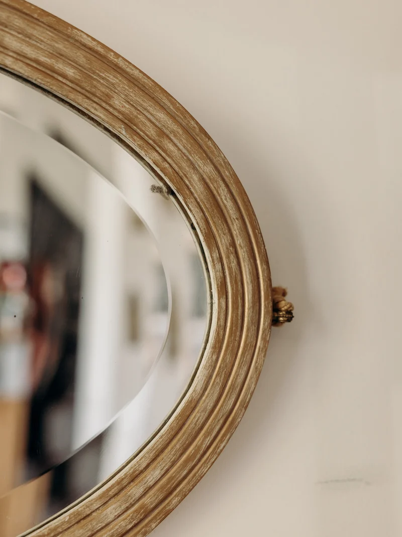 Georges, le miroir ovale peint beige N°1127