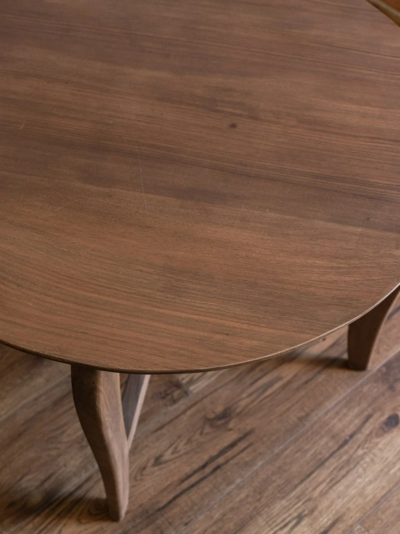 Donna, la table basse cirée en bois massif N°995
