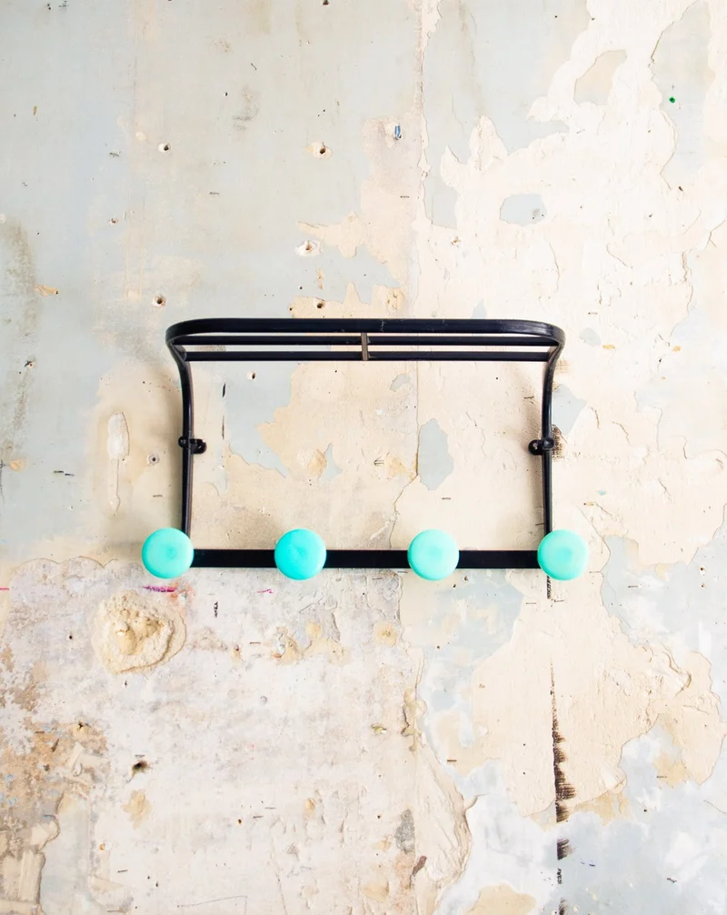 Charlie, le porte-manteau mural en plastique N°214